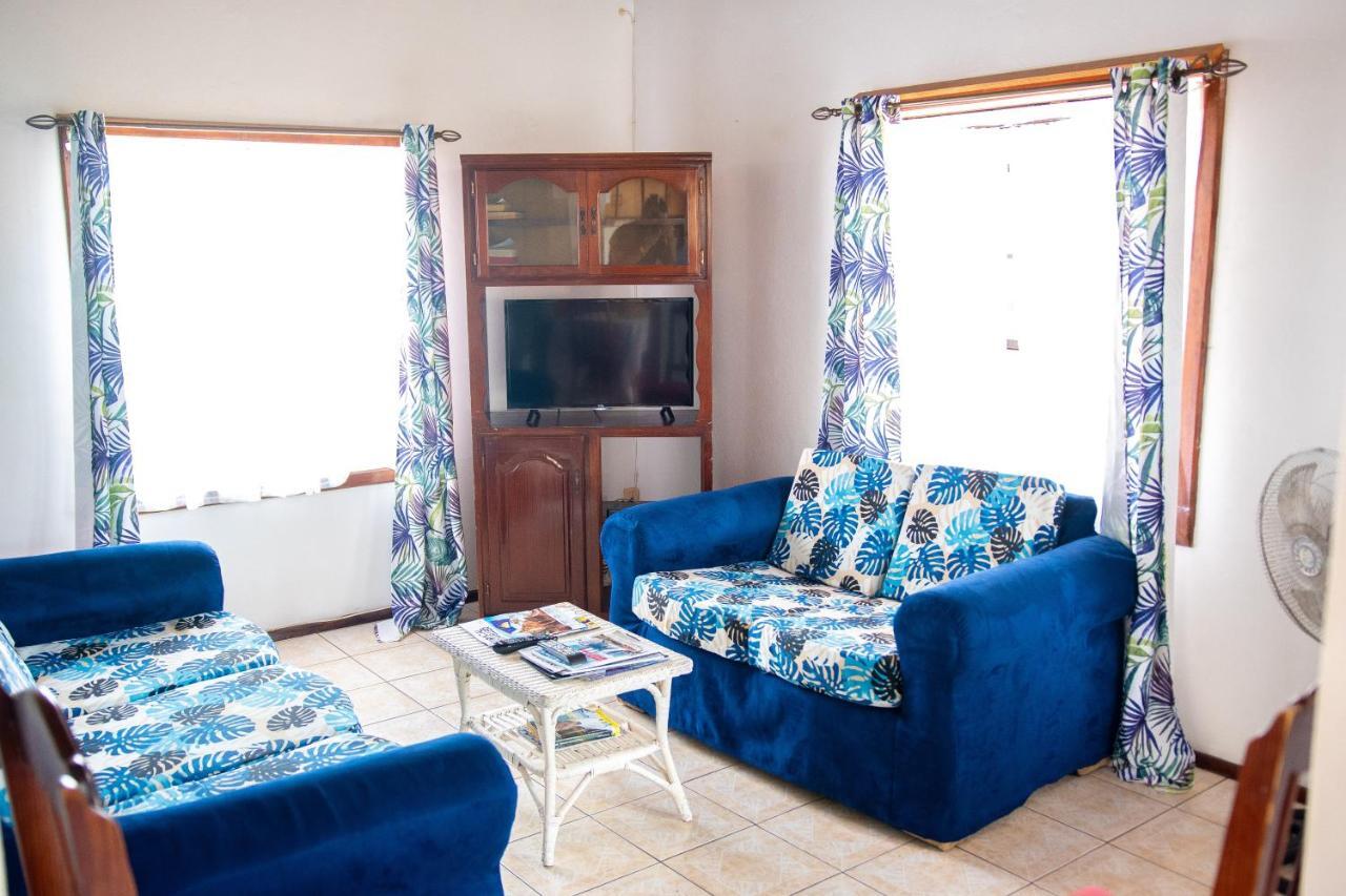 Tropical Breeze Vacation Home And Apartments Gros Islet Exterior photo
