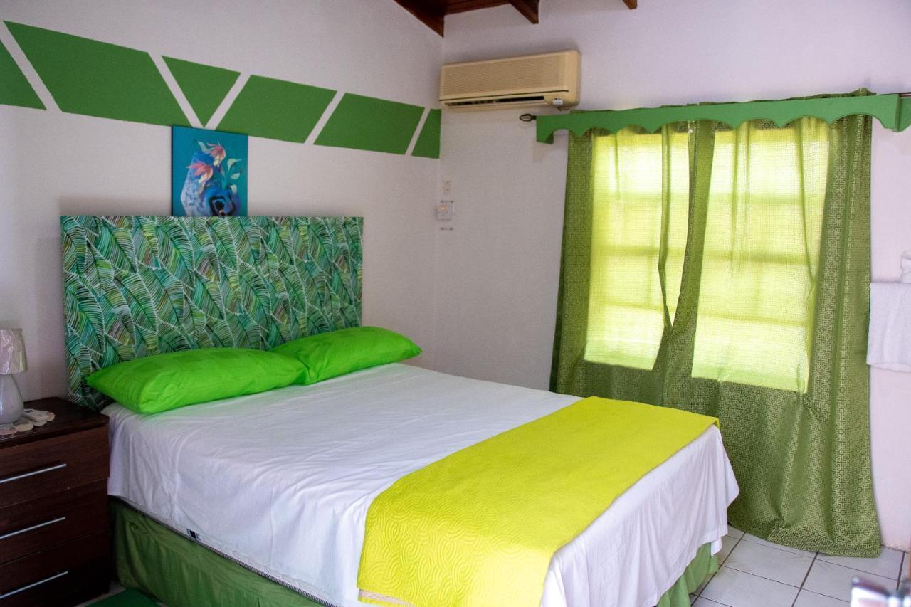 Tropical Breeze Vacation Home And Apartments Gros Islet Exterior photo